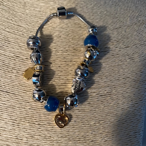 NFL DETROIT LIONS PRE-LOVED BRACELET CHARM FROM THE BRADFORD EXCHANGE - Picture 8 of 17